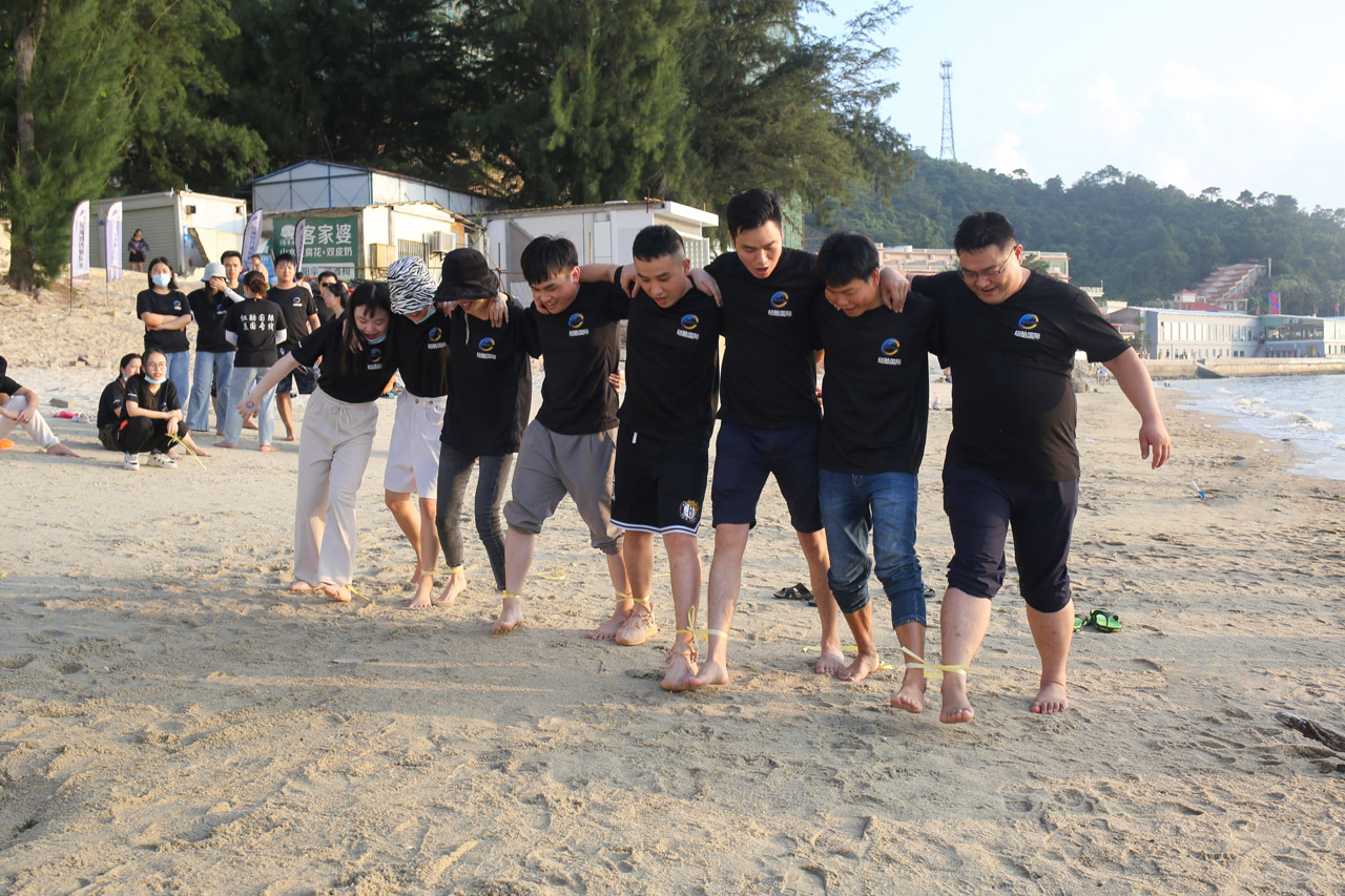 紐酷團(tuán)隊(duì)精神——多人多足