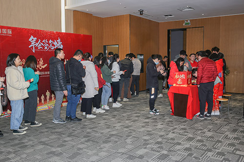 紐酷簽名墻上簽名合影留念