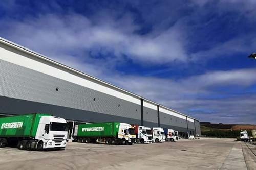 紐酷美西海外倉，在洛杉磯市，往東北方是拉斯維加斯，往西邊是舊金山